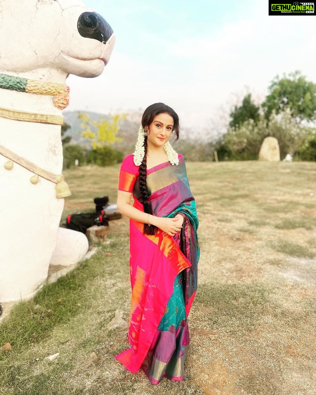 Sonia Agarwal Instagram - #soniaagarwal #saree #sa #lovemyjob #shootdiaries ❤️