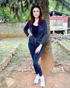 Sonia Agarwal Instagram - #shootmode #newfilm #firstday #soniaagarwal #sa ❤️