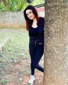 Sonia Agarwal Instagram - #shootmode #newfilm #firstday #soniaagarwal #sa ❤️