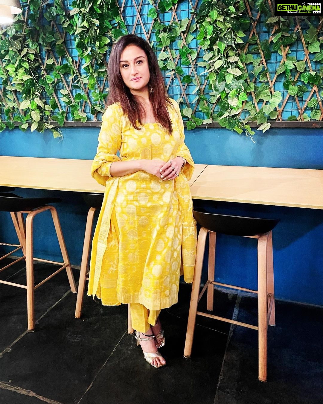 Sonia Agarwal Instagram - #random #yellow #soniaagarwal #sa ❤️