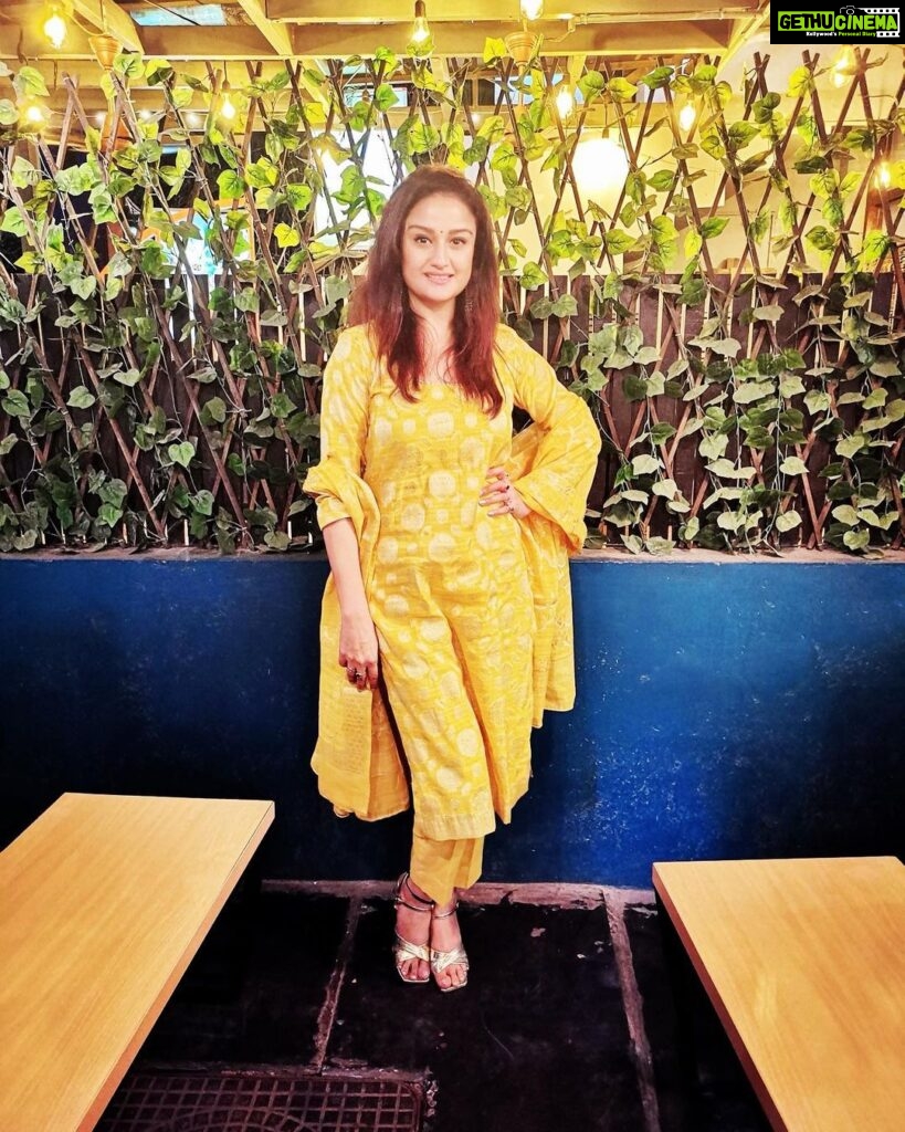 Sonia Agarwal Instagram - #random #yellow #soniaagarwal #sa ❤️
