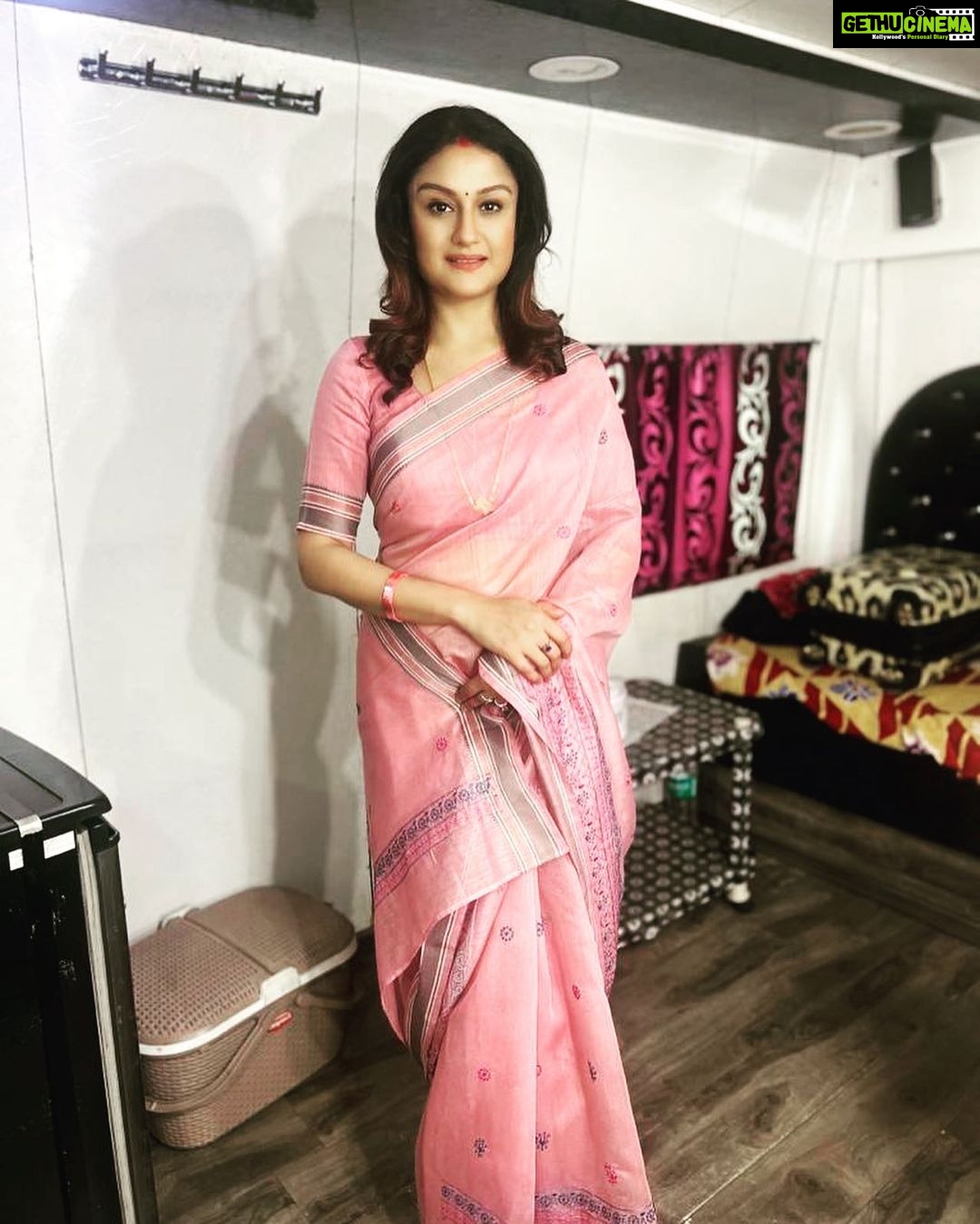 Sonia Agarwal Instagram - #soniaagarwal #shootmode #sareelove #sa ❤️. Makeup- @bridal_makeup_siva