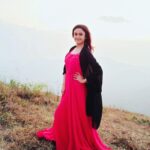 Sonia Agarwal Instagram - #soniaagarwal #sa #kerala #shootmode #mountains #sunset #nature ❤️