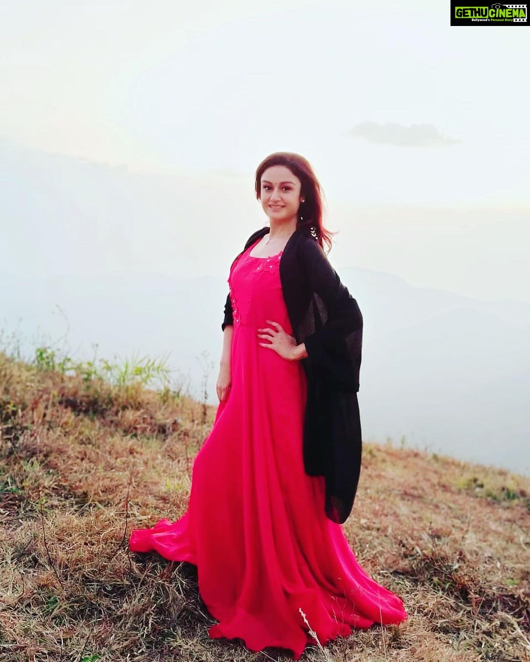 Sonia Agarwal Instagram - #soniaagarwal #sa #kerala #shootmode #mountains #sunset #nature ❤️