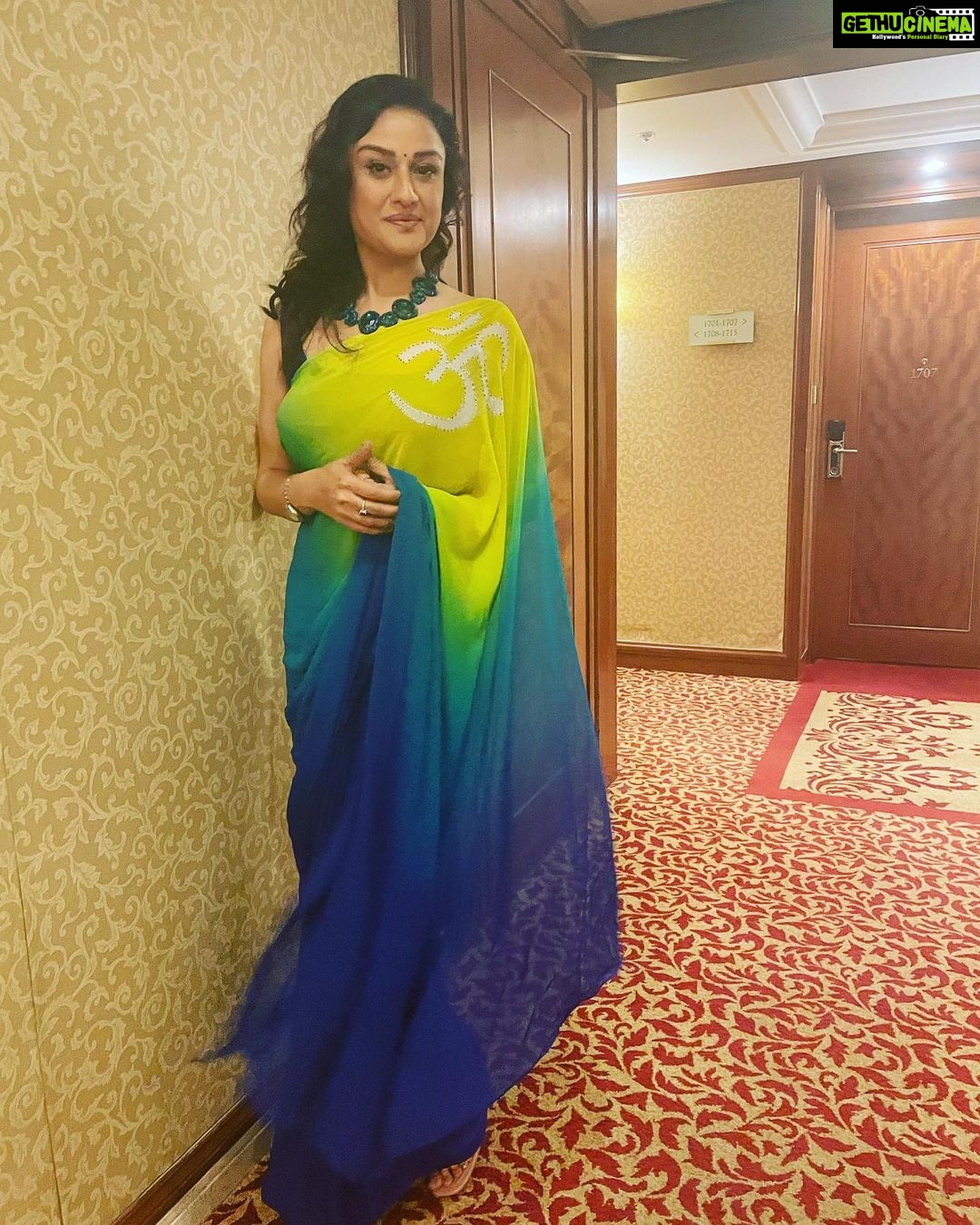 Sonia Agarwal Instagram - #soniaagarwal #sa #showtime #kl #malaysia ❤️ Makeup and hair @brriyanjohn.official Outfit @satyapaulindia