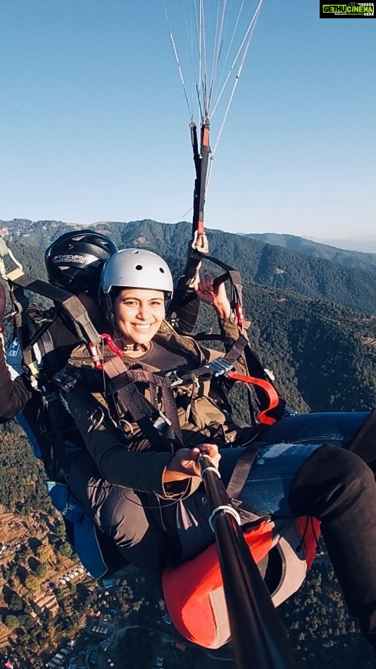 Sonu Gowda Instagram - *flying in the air was like flying in the heaven* when the whole world is just at my feet😃 words fails to describe my emotions.. all I say is travel is education of way you want to live.. never be afraid to open your wings to adventure.. thank you for the warm hospitality @bhatiniwasbir Billing , Himachal , Worlds Second Highest Paragliding Spot !!