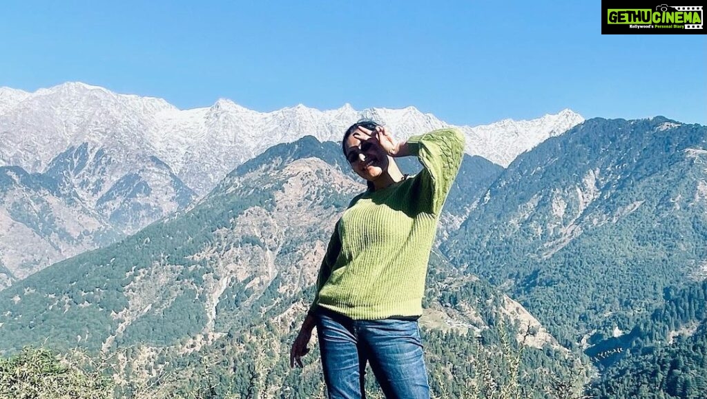 Sonu Gowda Instagram - World is quiet here I can see golden rays of sun I can hear my heartbeat I can talk to the stars when it’s falling All this can happen just right here❤️ Himachal Pradesh Beauty of Nature