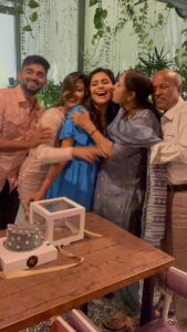 Sonu Gowda Instagram - This smile on our face is brought to you by family love !!!!🥹

@sonugowda  @deepugowda.v  @doddmane_huduga @bharathlakshmeesh @sumajaramakrishna @neharamakrishna