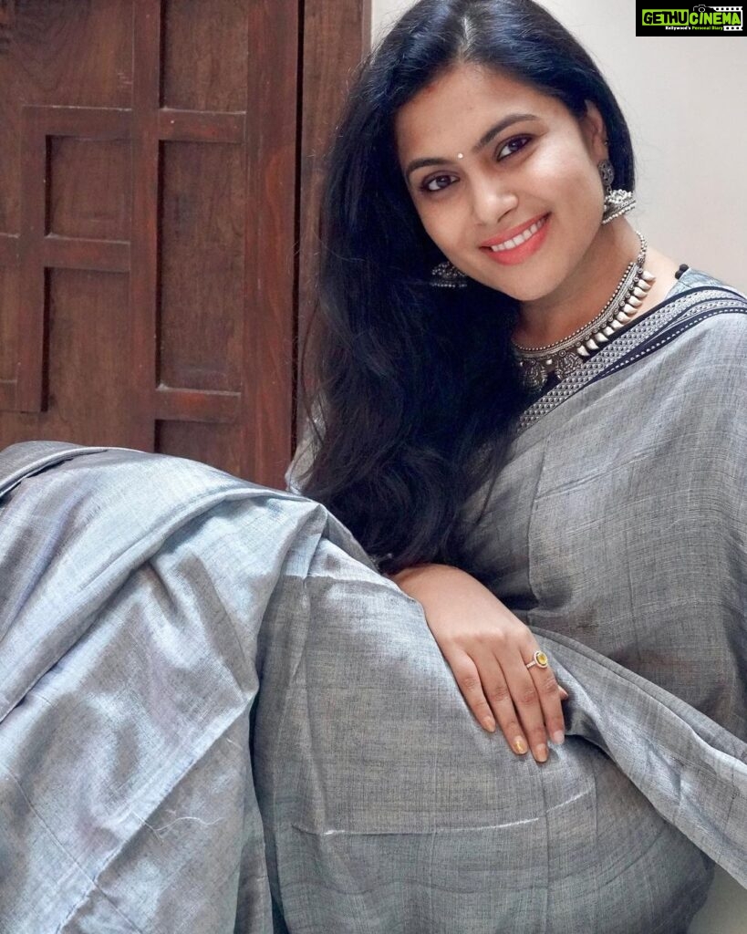 Sonu Gowda Instagram - Cotton saree, silver jumkas are always desi and elegant 😻I loved it, I draped it 😍 Pc- @neharamakrishna