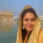 Sonu Gowda Instagram - A day in Amritsar Visited golden temple and then Attari-Wagah border, everyday lowering of the flags ceremony happens.. Since 1959 Indian and Pakistan practice military drills everyday with a mutual understanding and cooperation,u should visit it without fail.. •India’s first line of defence.. •From January 2023 u should book online for the seats.. it’s a free ticket, for security reasons you need to book the seats 48hours prior.. #punjab #amritsar #sonugowda #travelgram #goldentemple #attariborder #attariwagahborderceremony #bsf #bordersecurityforce Amritsar, Punjab