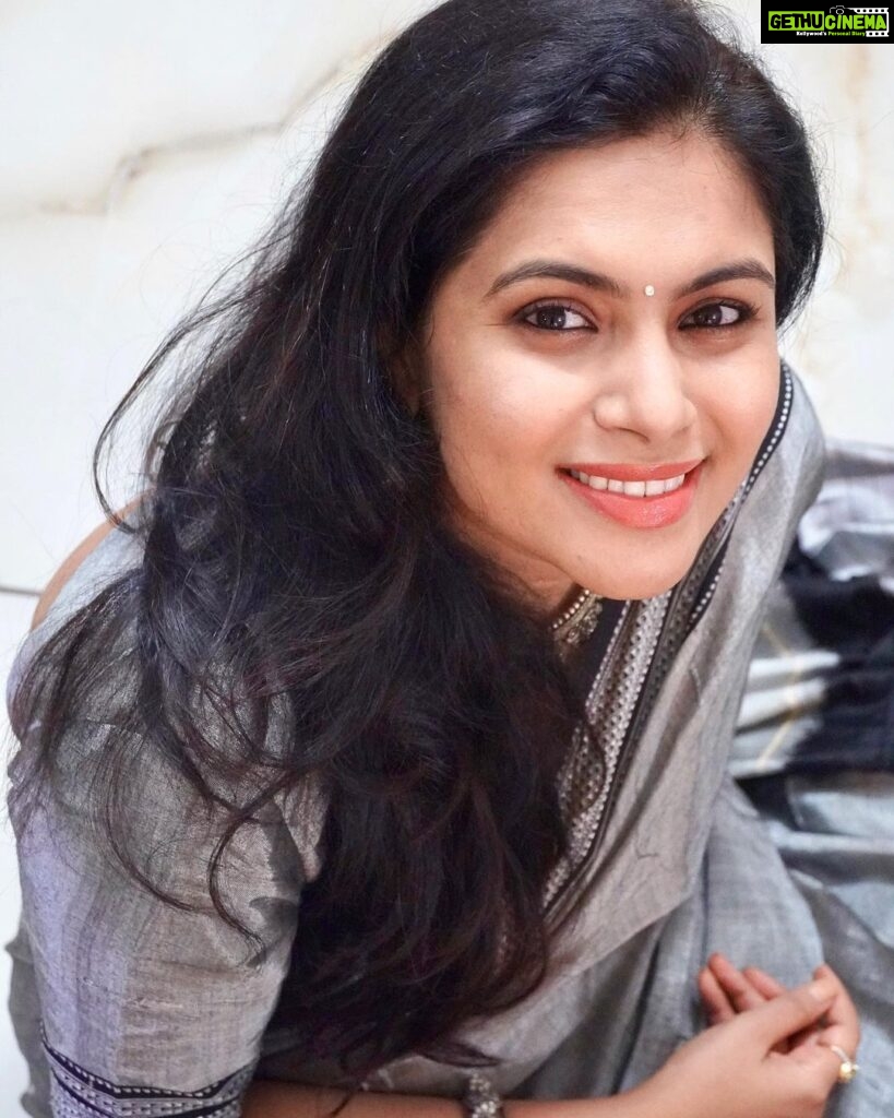 Sonu Gowda Instagram - Cotton saree, silver jumkas are always desi and elegant 😻I loved it, I draped it 😍 Pc- @neharamakrishna
