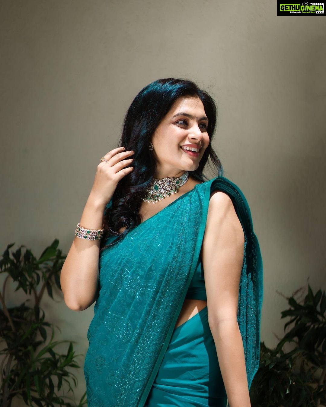 Sonu Gowda - 46.1K Likes - The expert in anything was once a beginner🤗
Saree/blouse- @vastram__studio
Jewellery- @sri_ganesh_sadashivnagar
Makeup- @artistry_by_teju
Hair- @hairartistry_by_roopa
Clicked- @connectwithshutterup