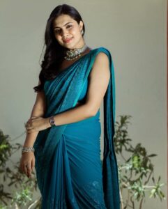 Sonu Gowda Instagram - The expert in anything was once a beginner🤗 
Saree/blouse- @vastram__studio 
Jewellery- @sri_ganesh_sadashivnagar 
Makeup- @artistry_by_teju 
Hair- @hairartistry_by_roopa 
Clicked- @connectwithshutterup