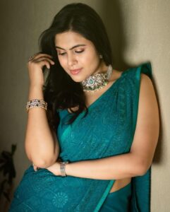 Sonu Gowda Instagram - The expert in anything was once a beginner🤗 
Saree/blouse- @vastram__studio 
Jewellery- @sri_ganesh_sadashivnagar 
Makeup- @artistry_by_teju 
Hair- @hairartistry_by_roopa 
Clicked- @connectwithshutterup