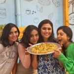 Sonu Gowda Instagram - Yummy yummy food jothe few serious major issues discussion, you guys can also be part of it, you can watch what all we have spoken in bhav’s YouTube channel..❤️ video coming up on March 8th.. Rajajinagar