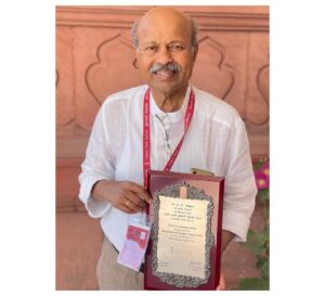 Sonu Gowda Instagram - Appa received SANGEET NATAK ACADEMI AWARD one of the most prestigious awards in theatre field..
Proud moment, always feel blessed to be his daughter, the way he is and way he makes choices in his life, all he knows is work and he is never afraid of any hurdles in his career.. one thing he says ‘be humble, always be true to your work’ ❤️ to the world he is my father, to my family he is our world❤️❤️ love you Pappa 🤗🤗🤗