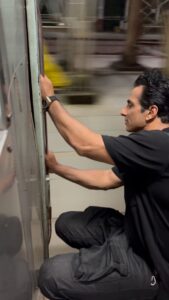 Sonu Sood Instagram - ❤️ Musafir Hoon Yaaro ❤️ #train #traveldiaries