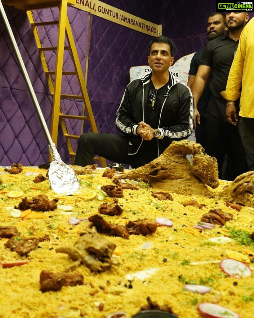Sonu Sood Instagram - “India’s Biggest Plate” is now named after me 🙈 Being a vegetarian guy who eats little food can’t have a plate on his name that caters to 20 people at a time 🙈❤️ Humbled 🙏 @gismat_jailmandi