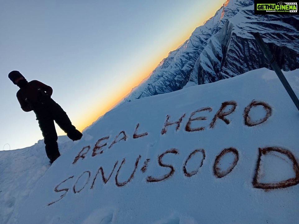 Sonu Sood Instagram - Somewhere in Himalayas. These pictures made my day ❤️. Humbled 🙏 My Inspiration…Indian Army🇮🇳 #indianarmy #himalayas
