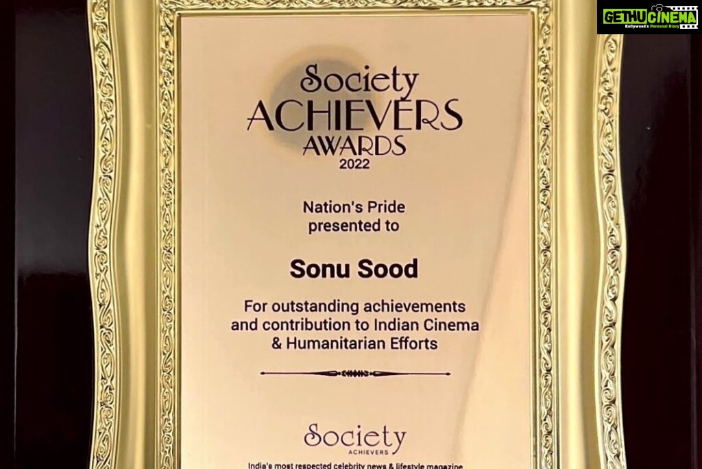 Sonu Sood Instagram - Thank you Society for honouring me with “Nations Pride” Award 🥇 @dhamankarashok @ublood_com @bharat_reshma #societyachieversawards2022 #jagdeeshbabu jai yelliminchili @mieknathshinde @devendra_fadnavis sir 🙏