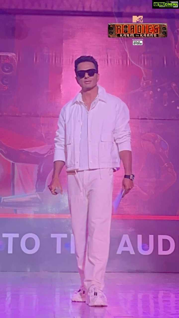 Sonu Sood Instagram - Delhi aur Chandigarh waalon ne dil jeet liya ab dekhte hai Indore aur Pune waalon ka kamaal ππͺπ» Get ready for the auditions of MTV Roadies - Karm Ya Kaand, co-powered by @wildstoneofficial We are coming to your cities:- April 20 - Indore The Millennium School April 22 - Pune Mahalakshmi Lawns, Kharadi #MTVRoadies #MTVRoadies19 #KarmYaKaand #RoadiesAuditions #MTVRoadiesAuditions #RoadiesKarmYaKaand