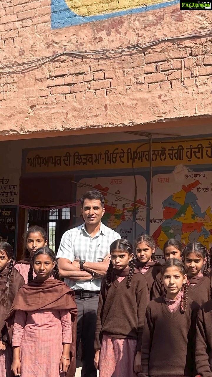 Sonu Sood Instagram - शूटिंग तो होती रहेगी चलिए पहले स्कूल बनाते हैं। Started the shoot of my film #Fateh by upgrading a school in punjab. @jacquelinef143 @jyot10 @zeestudiosofficial @fateh4bharat @vaibhavmisra23