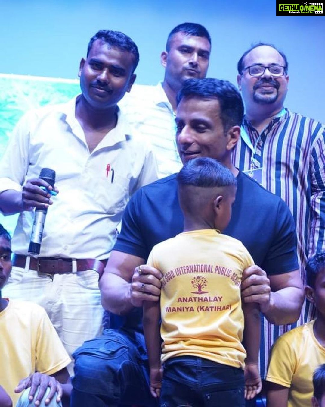 Sonu Sood Instagram - Extremely grateful to be associated with the Birendra Kumar Mahato and the good work he’s doing by providing food and education for orphaned children in Bihar. At the Sonu Sood International School - we aim to provide the students with quality education and we will also be building a new school building.