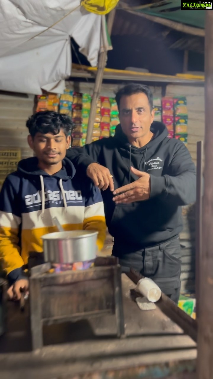 Sonu Sood Instagram - Coffee break ☕️ #supportsmallbusiness #chai #travel