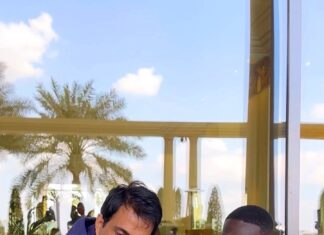 Sonu Sood Instagram - When Sonu’s straw steals the spotlight #learnfromkhaby #learnwithinstagram #india @sonu_sood
