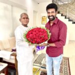 Soori Instagram – சற்று நேரமுன்பு..
“இசை”யை‌ சந்தித்து நன்றி கூறினேன்..ஆசி வாங்கினேன்..
இறைவனுக்கு நன்றி! ⁦‪⁦‪@ilaiyaraaja‬⁩ ⁦‪@rsinfotainment‬⁩ #viduthalai