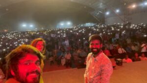 Soori Instagram - கோவை இந்துஸ்தான் கல்லூரியில் மாணவ செல்வங்களின் அன்பு கடலில் மூழ்கிய போது .. @hilaricasofficial @priyasatishprabu @vjrakesh_offl @parvathy_5 @ganesh_ram88888888 #college #cultural