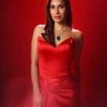 Sophie Choudry Instagram - Red Hot for @filmfare #filmfareawards ❤️‍🔥 Outfit @tarikedizofficial Necklace @beenarahejafinejewellery Rings @anmoljewellers @anaqajewels @karishma.joolry Styled by @anshikaav Assisted by @roshiijain HMU @ambereenyusuf 📸 @kausttubh_kambhhle #redcarpet #redhot #redgown #styleinspo #sophiechoudry