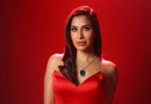 Sophie Choudry Instagram - Red Hot for @filmfare #filmfareawards ❤️‍🔥 Outfit @tarikedizofficial Necklace @beenarahejafinejewellery Rings @anmoljewellers @anaqajewels @karishma.joolry Styled by @anshikaav Assisted by @roshiijain HMU @ambereenyusuf 📸 @kausttubh_kambhhle #redcarpet #redhot #redgown #styleinspo #sophiechoudry