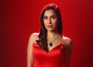Sophie Choudry Instagram - Red Hot for @filmfare #filmfareawards ❤️‍🔥 Outfit @tarikedizofficial Necklace @beenarahejafinejewellery Rings @anmoljewellers @anaqajewels @karishma.joolry Styled by @anshikaav Assisted by @roshiijain HMU @ambereenyusuf 📸 @kausttubh_kambhhle #redcarpet #redhot #redgown #styleinspo #sophiechoudry