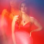 Sophie Choudry Instagram – Red Hot for @filmfare #filmfareawards ❤️‍🔥

Outfit @tarikedizofficial
Necklace @beenarahejafinejewellery
Rings @anmoljewellers @anaqajewels @karishma.joolry
Styled by @anshikaav
Assisted by @roshiijain
HMU @ambereenyusuf 
📸 @kausttubh_kambhhle 

#redcarpet #redhot #redgown #styleinspo #sophiechoudry