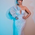 Sophie Choudry Instagram - Feeling Bluetiful💙 #helloawards #HHOF @hellomagindia #host Outfit - @shivaniawastyofficial Earrings - @farahkhanworld Rings - @karishma.joolry Styled by - @anushree_sardesai HMU @harryrajput64 📸 @boomstastudio @denyrajput #host #hhof2023 #redcarpetfashion #styleinspo #beautyinspo #hairstyles #sophiechoudry