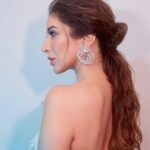 Sophie Choudry Instagram - Your Hello! host ready to blue you away💙 #helloawards #HHOF @hellomagindia Outfit - @shivaniawastyofficial Earrings - @farahkhanworld Rings - @karishma.joolry Styled by - @anushree_sardesai HMU @harryrajput64 📸 @boomstastudio @denyrajput #host #hhof2023 #redcarpetfashion #styleinspo #beautyinspo #hairstyles #sophiechoudry