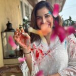 Sophie Choudry Instagram – बुरा ना मानो होली है 💕💕 #holihai #happyholi #festivalofcolours #sophiechoudry #rangbarse