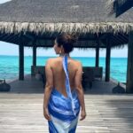 Sophie Choudry Instagram - नज़र नहीं चुराना सनम 🩵 Outfit @shivanandnarresh Earrings @gaiatreelabel @tanimakhosla @ambereenyusuf #blue #ocean #naturalbeauty #beachlife #islandlife #maldives #mothernature #holidaystyle #styleinspo #sophiechoudry #trendingsongs #desperado