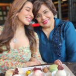 Sophie Choudry Instagram - Happy Mother’s Day to my world, my biggest blessing, my beautiful superwoman. Thank you for your strength, your wisdom and above all your love. Thank you for always letting me lean on you. And for your insane cooking🤤 I love you more than words can say Ma!! 💕💕💕🧿 And to ALL the mothers out there, (esp single mums) you are incredible! So much love and respect for you all..Tku🩷 #mothersday #mamasgirl #igotitfrommymama #loveyouma #sophiechoudry