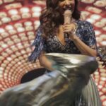 Sophie Choudry Instagram - Doing what I love most 🎤🤩 #giglife #sophielive #stagestyle #lovemyjob #ekpardesi #ekpardesimeradillegaya #sophiechoudry 🎥 @denyrajput @boomstastudio Gujarat, India