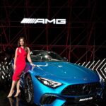 Sophie Choudry Instagram - It’s not everyday that you get to host the launch of the brand new AMG SL-55!! Such a privilege to witness this beauty & all the vintage models on the ramp! Thank you @mercedesbenzind , Santosh & Lance..This was special🤩🚘❤️ #mercedesbenz #amg #sl55 #giglife #host #cargram #vintagecar #vintagemercedes #carenthusiast #sophiechoudry