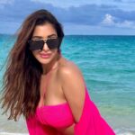 Sophie Choudry Instagram – Did you say Beach Barbie?🩷🌊😋

Bikini & cover up @flirtatious_india 
@tanimakhosla 

@fairmont.maldives @fairmonthotels @travelscapes_vm  #fairmontmaldives #fairmonthotels

 #hotpink #barbie #beachlife #imthatgirl #bikinilife #maldives #islandlife #vacaymode #summer2023 #sophiechoudry Fairmont Maldives, Sirru Fen Fushi