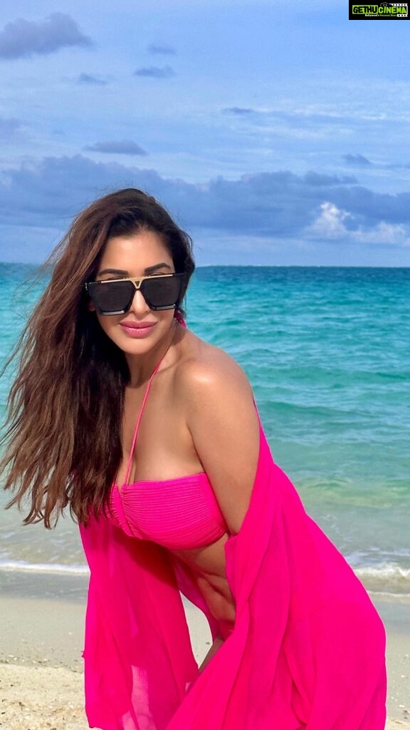 Sophie Choudry Instagram - Did you say Beach Barbie?🩷🌊😋 Bikini & cover up @flirtatious_india @tanimakhosla @fairmont.maldives @fairmonthotels @travelscapes_vm #fairmontmaldives #fairmonthotels #hotpink #barbie #beachlife #imthatgirl #bikinilife #maldives #islandlife #vacaymode #summer2023 #sophiechoudry Fairmont Maldives, Sirru Fen Fushi