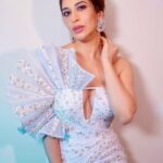 Sophie Choudry Instagram - Your Hello! host ready to blue you away💙 #helloawards #HHOF @hellomagindia Outfit - @shivaniawastyofficial Earrings - @farahkhanworld Rings - @karishma.joolry Styled by - @anushree_sardesai HMU @harryrajput64 📸 @boomstastudio @denyrajput #host #hhof2023 #redcarpetfashion #styleinspo #beautyinspo #hairstyles #sophiechoudry