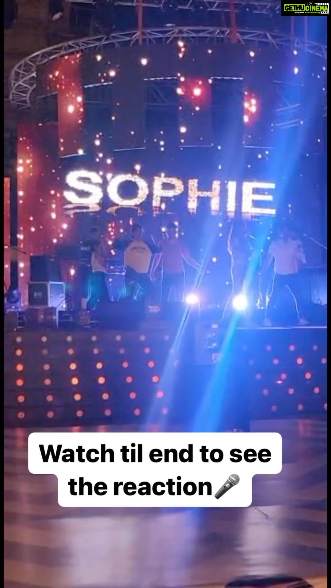 Sophie Choudry Instagram - The energy, the love, the cheering… that’s what it’s all about❤️🥳 #giglife #gratitude #sophielive Also love this song by my dearest @vishaldadlani @shekharravjiani .. so thrilled for their success & @shilparao you sang it beautifully ❤️ #besharamrang #trendingsongs #sophiechoudry #gratitude No copyright infringement intended. I do not own any rights of this song. It is just a live cover