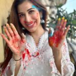 Sophie Choudry Instagram – बुरा ना मानो होली है 💕💕 #holihai #happyholi #festivalofcolours #sophiechoudry #rangbarse