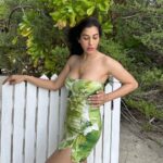 Sophie Choudry Instagram - Never stop be-leafing 🍃💚 #selflove #summervibes #somewherespecial Dress @julyissue_online Necklace @since1988.in @tanimakhosla #positivevibesonly #nature #naturalbeauty #nofilterneeded #green #sophiechoudry #traveldiaries #leaf