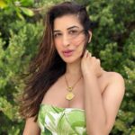Sophie Choudry Instagram - Never stop be-leafing 🍃💚 #tuesdaymotivation #selfbelief #summervibes Dress @julyissue_online Necklace @since1988.in @tanimakhosla #positivevibesonly #nature #naturalbeauty #nofilterneeded #green #sophiechoudry #traveldiaries