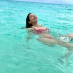 Sophie Choudry Instagram – Relax. Refresh. Recharge🏝️🌊 🐚 #photodump #beachlife 

@fairmont.maldives @fairmonthotels 

Styling. @tanimakhosla 
Partner in crime @ambereenyusuf 
#fairmontmaldives #fairmonthotels  @travelscapes_vm 
#mondayblues #beachbabe #maldives #vacaymode #feelslikesummer #beachlife #sophiechoudry #sunset #reset #breathe #ocean #gratitude #bikini #holidaystyle Fairmont Maldives, Sirru Fen Fushi